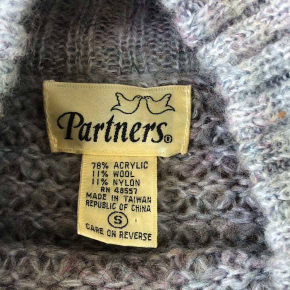 Vintage Off The Shoulder Sweater - Picture 5 of 8